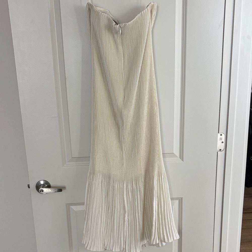 Abercrombie & Fitch Cream Strapless Pleated Maxi Dress - Picture 4 of 7